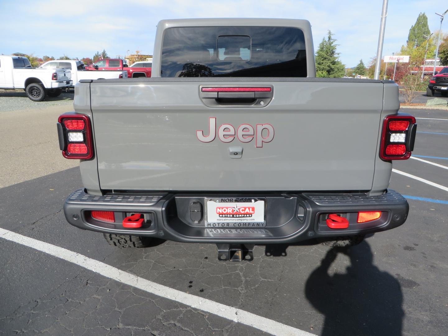 2020 Jeep Gladiator Rubicon (1C6JJTBG1LL) with an 3.6L V6 DOHC 24V engine, automatic transmission, located at 2630 Grass Valley Highway, Auburn, CA, 95603, (530) 508-5100, 38.937893, -121.095482 - Loaded Rubicon Gladiator with all of the goods. 3" JKS suspension, Fox Shocks, 37" Toyo tires, !7" Method wheels, American Adventure lab inner fender liners and slim line fender kits. - Photo#5